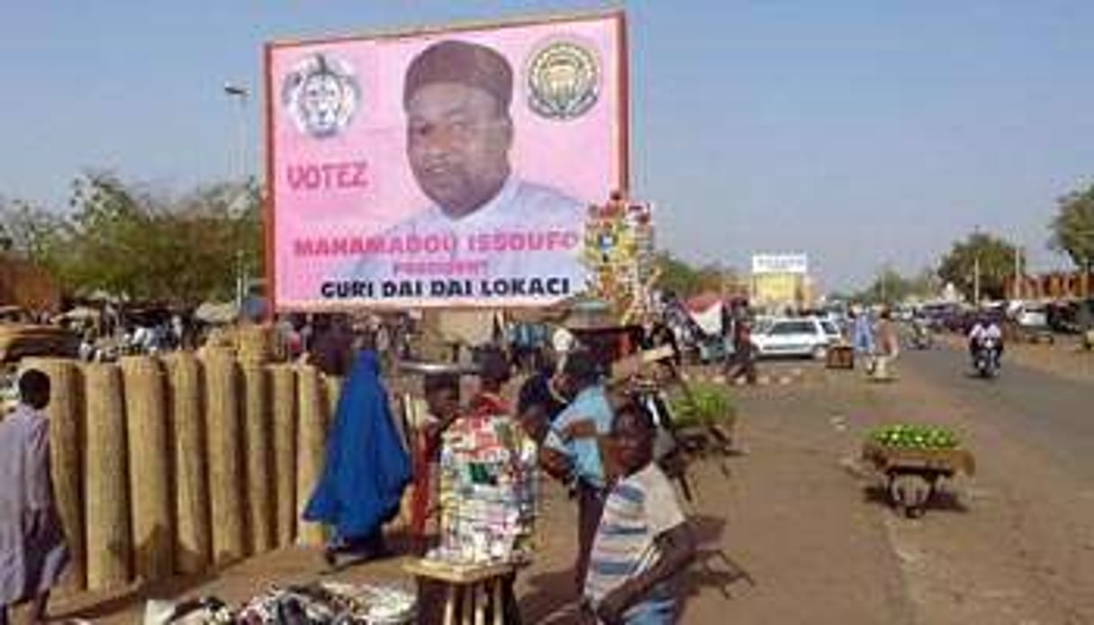 Affiche de campagne de Mahamadou Issoufou, dans une rue de Niamey. © AFP