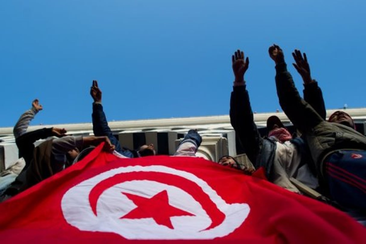 La Tunisie indemnise les familles de martyrs et renoue avec Paris © AFP