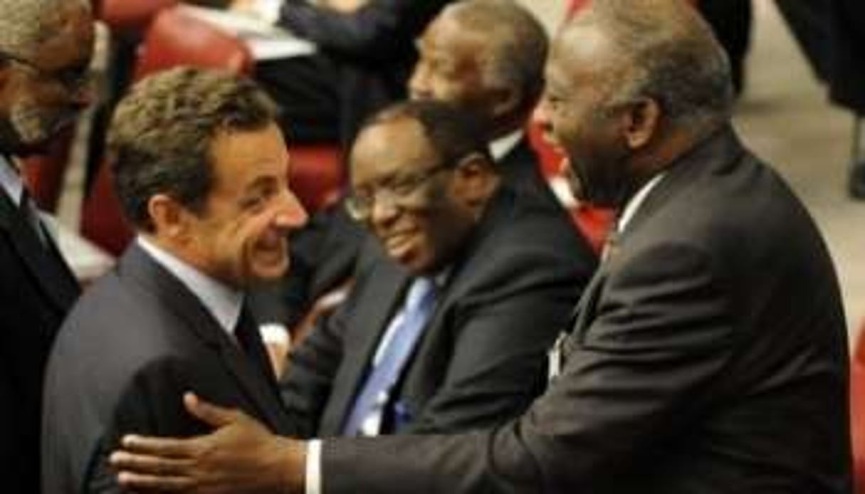 Sarkozy et Gbagbo, ici à l’ONU en septembre 2007, ne se donnent pas souvent l’accolade. © AFP