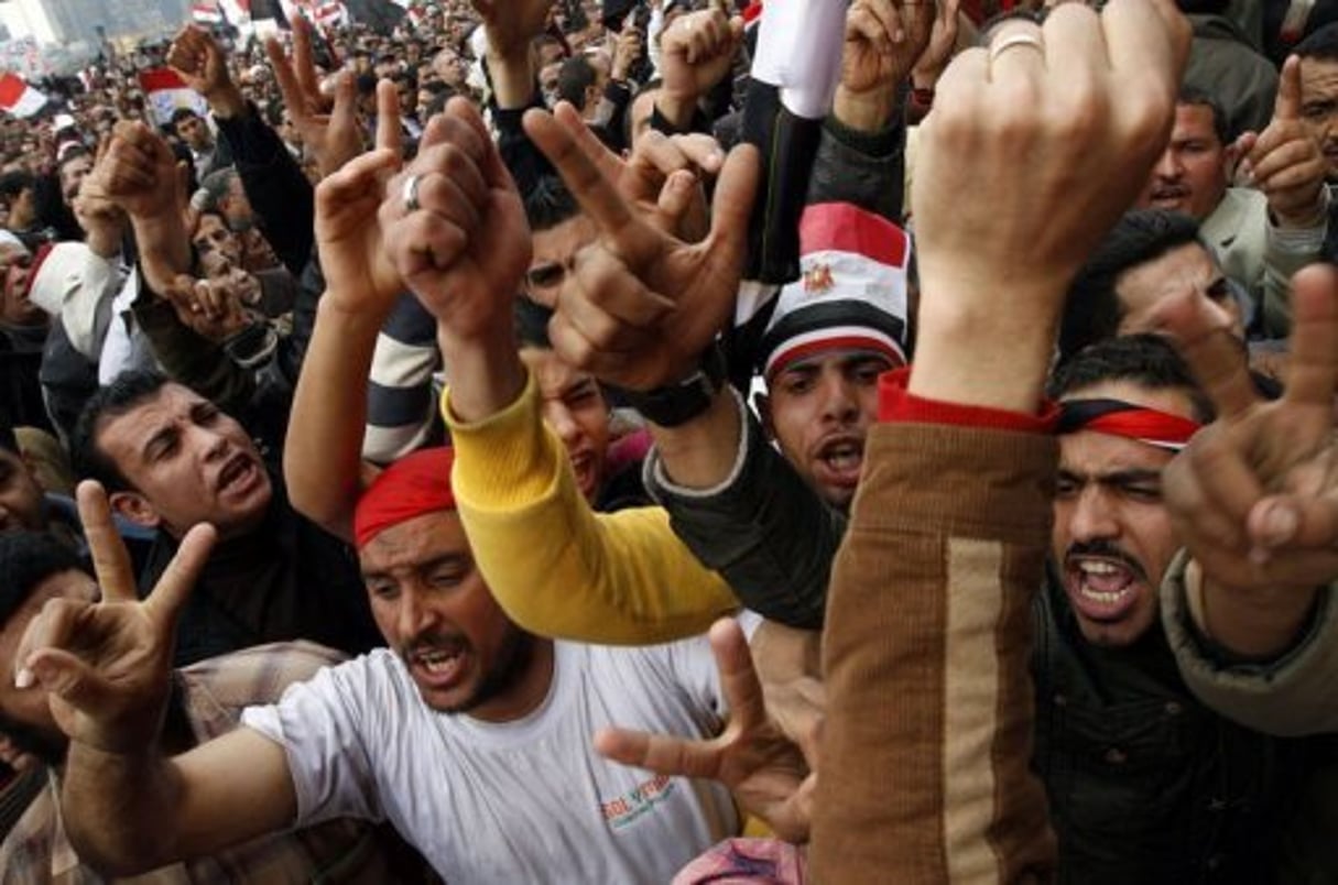 Le président égyptien Moubarak promet de relever les salaires des fonctionnaires © AFP