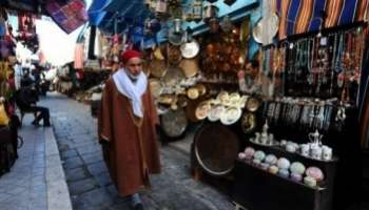 Une rue du souk de la médina de Tunis le 15 février 2011. © AFP