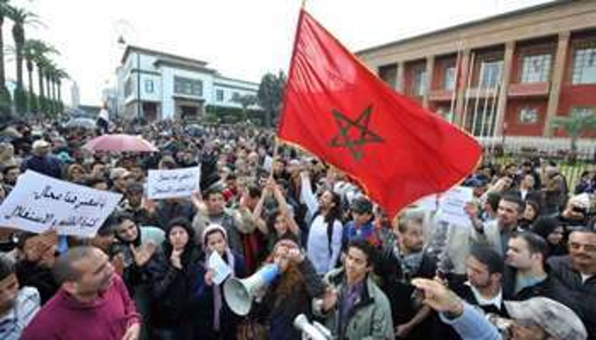 Manifestation pour des réformes , devant le Parlement marocain à Rabat, le 20 février. © AFP