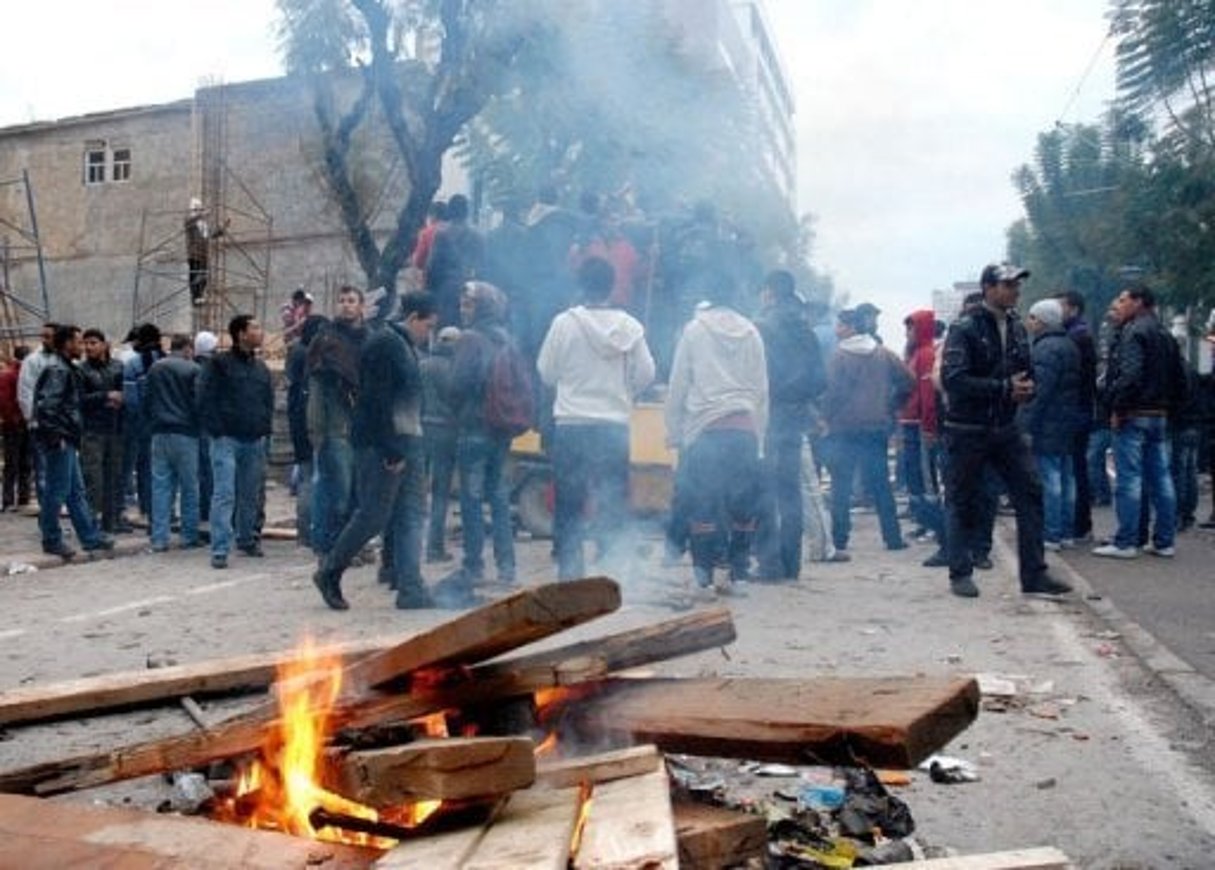 Tunisie: 3 morts dans des affrontements dans la capitale © AFP