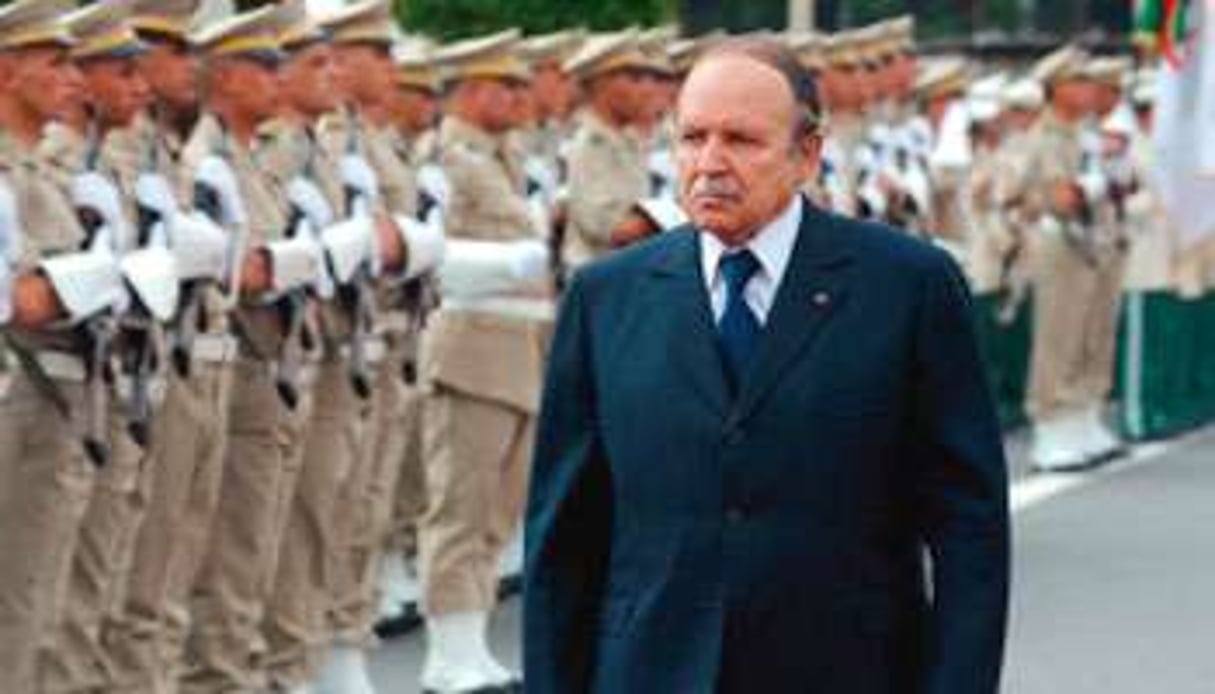 Le décret d’abrogation a été signé le 23 février par Abdelaziz Bouteflika. © Fayez Nureldine/AFP
