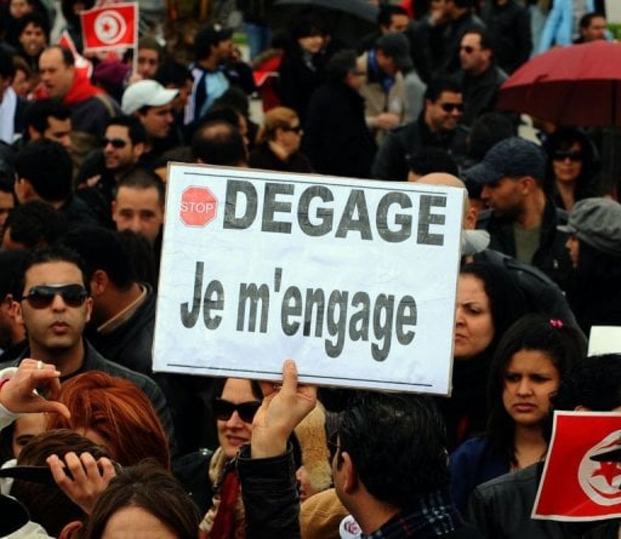Tunisie: la majorité silencieuse défend son droit à se remettre au travail © AFP