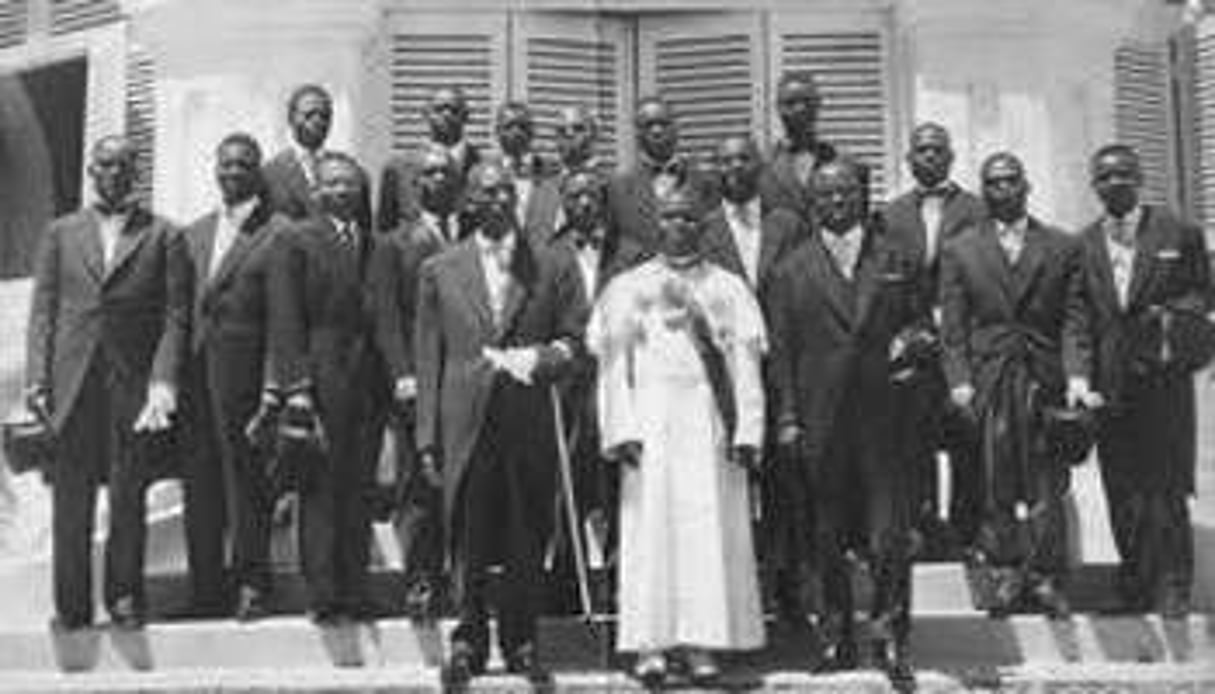 Abbé Fulbert Youlou (en blanc), premier président de la République du Congo. © D.R.