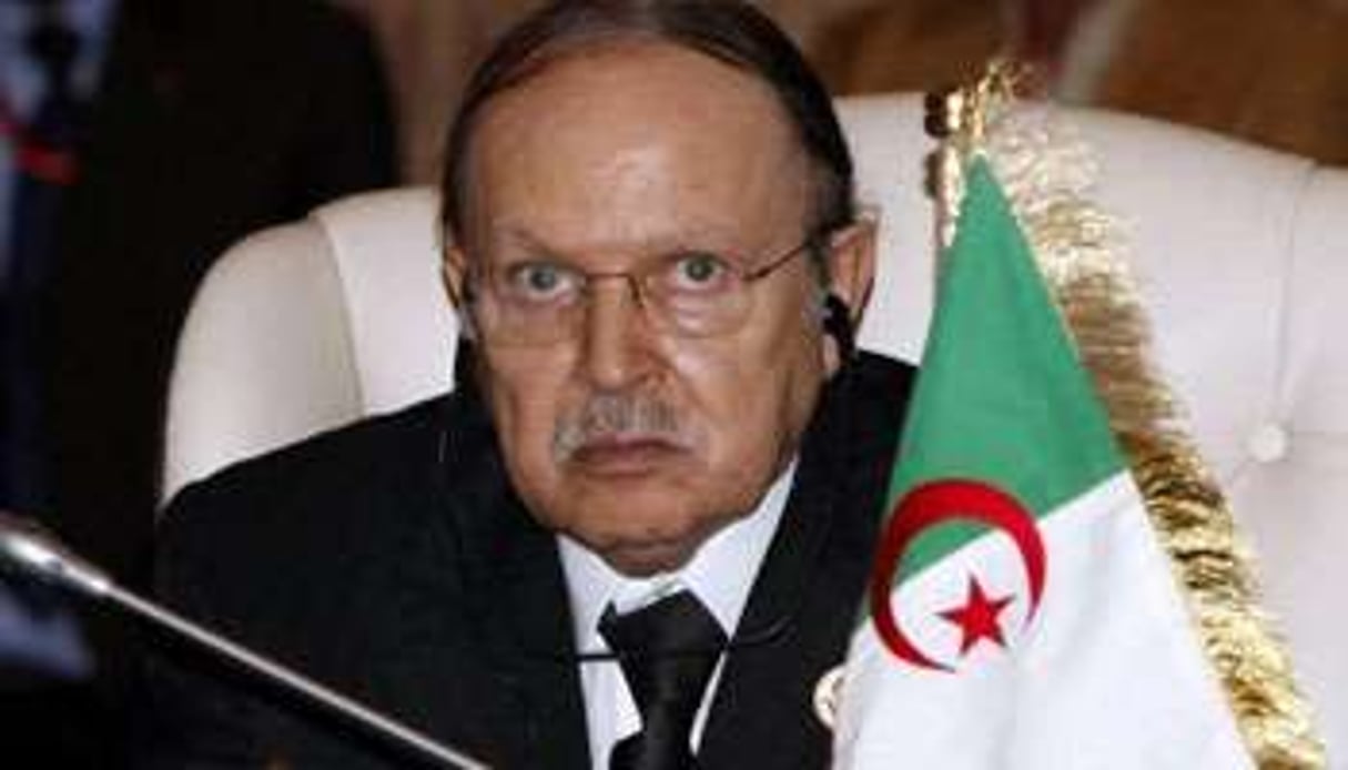 Le président algérien Bouteflika, le 29 novembre 2011 à Tripoli. © AFP