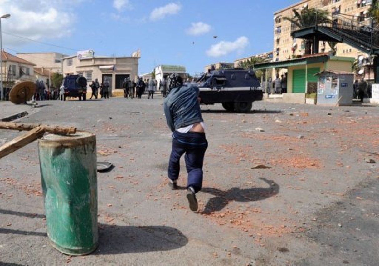 Algérie: la police bloque les accès au lieu de rendez-vous de la manifestation © AFP