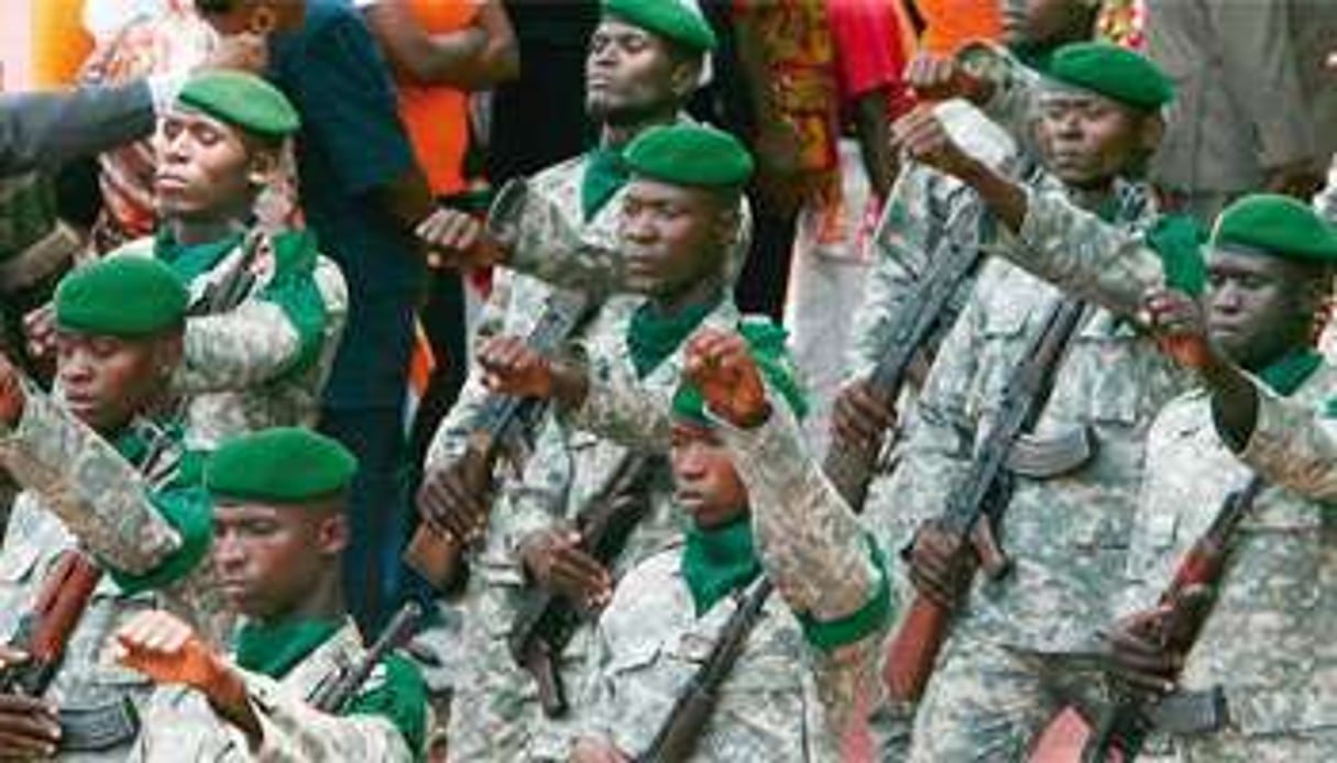 Défilé des Forces armées des forces nouvelles (FAFN), à Abidjan, en 2007. © Kambou Sia / AFP