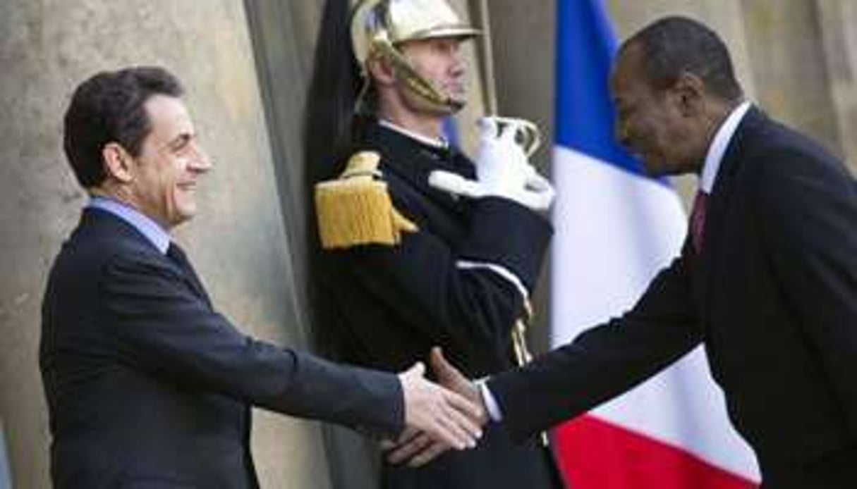 Le président Alpha Condé reçu par Nicolas Sarkozy à Paris, le 23 mars. © AFP