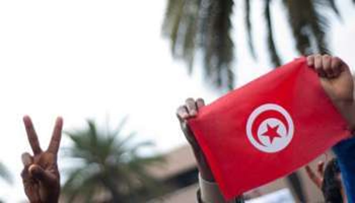 Le drapeau tunisien, le 20 janvier lors des manifestations à Tunis. © AFP