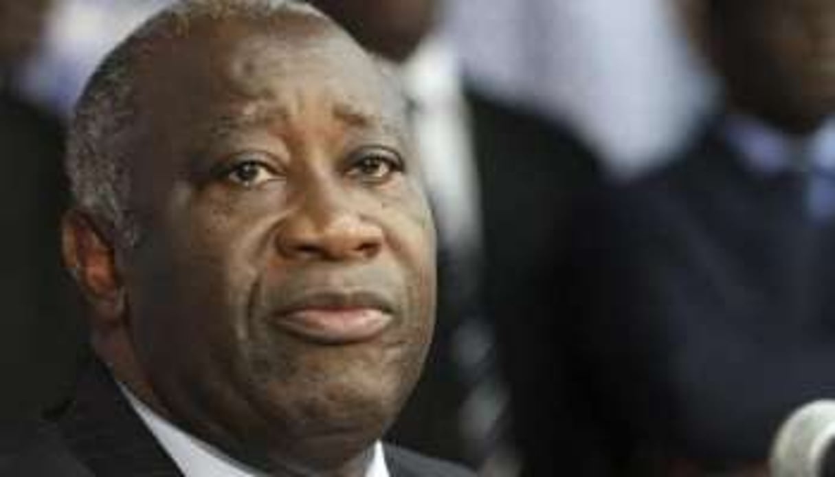 Sous la pression des forces de Ouattara, Laurent Gbagbo chercherait-il à gagner du temps ? © Reuters