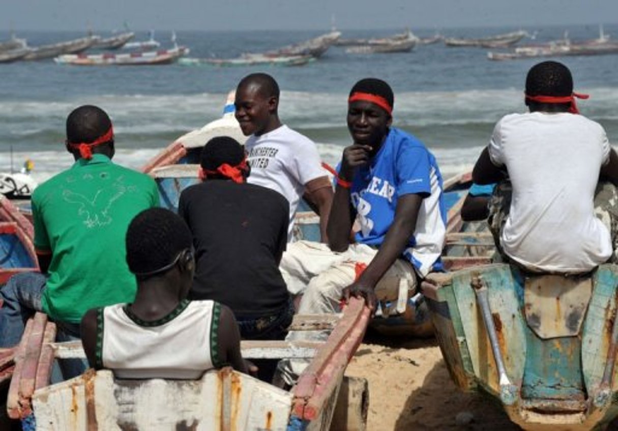Sénégal: les pêcheurs, face au poisson rare, à l’assaut de navires étrangers © AFP