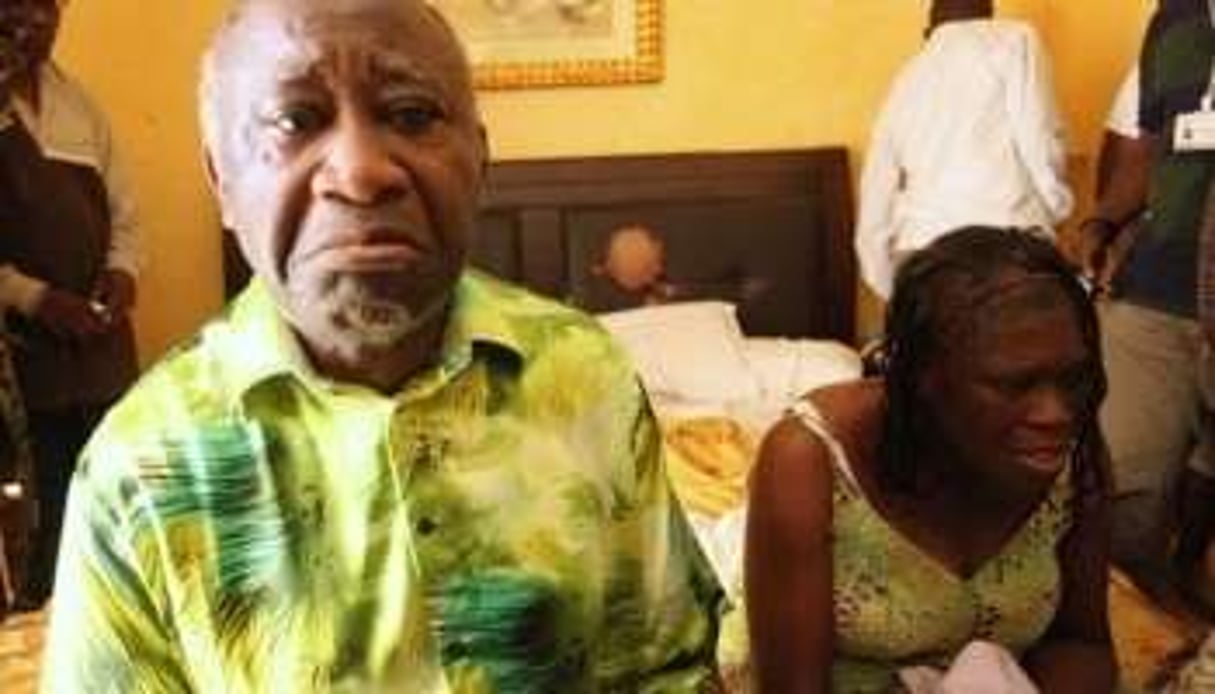 Laurent et Simone Gbagbo au Golf Hôtel d’Abidjan, juste après leur arrestation. © Reuters