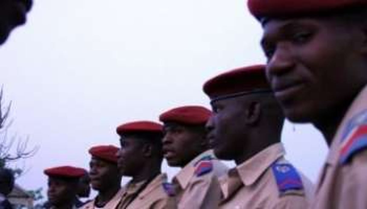 Des soldats à Ouagadougou, le 1er avril 2011 lors d’une rencontre avec Blaise Compaoré. © AFP