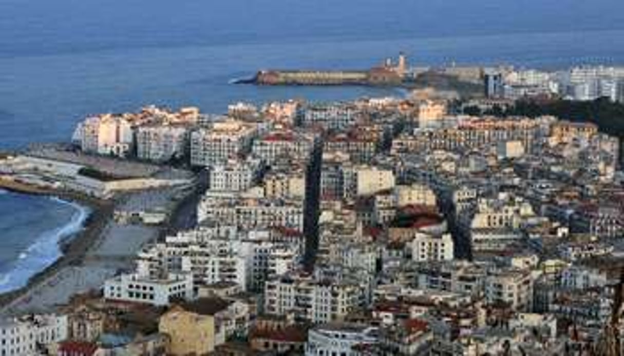 Une des priorités à Alger est de recréer des plages et des chemins le long de la côte. © Omar Sefouane pour J.A.