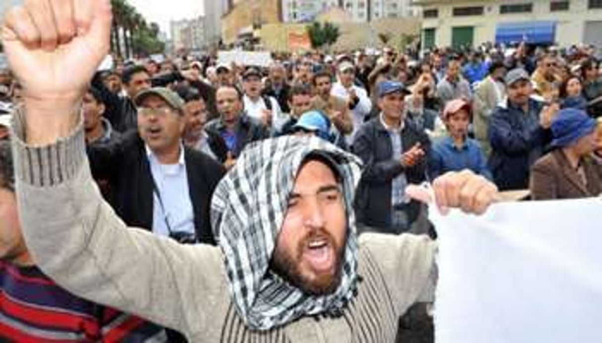 Des centaines de Marocains manifestent à Casablanca, le 24 avril. © AFP