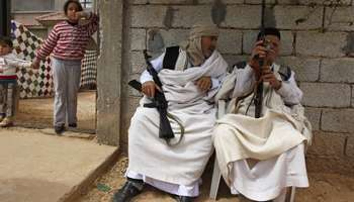 Membres d’une tribu libyenne loyale à Mouammar Kaddafi. © Reuters
