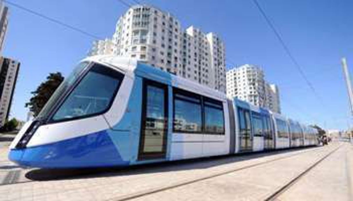 Le tramway d’Alger lors de son entrée en service, le 8 mai 2011. © AFP