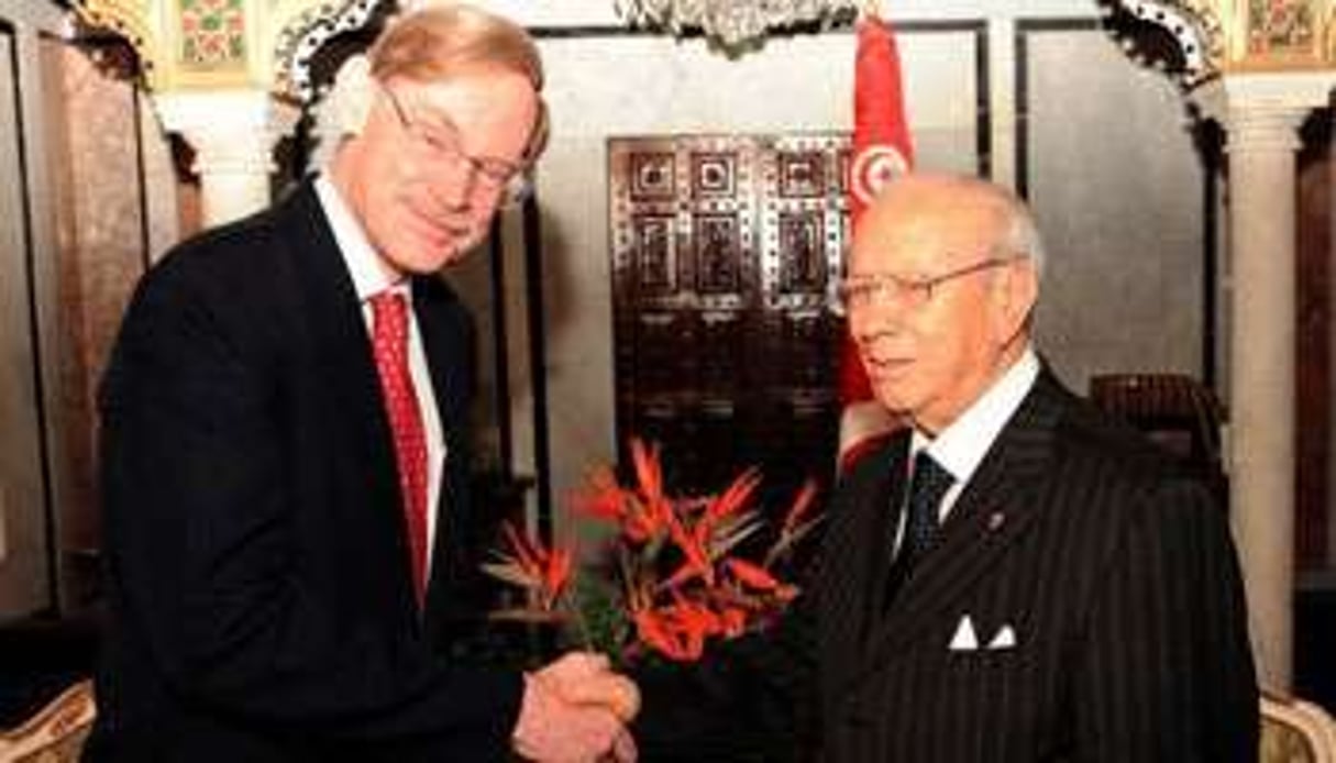 Robert Zoellick (à g.) et Béji Caïd Essebsi, le 4 mai 2011 à Tunis. © AFP