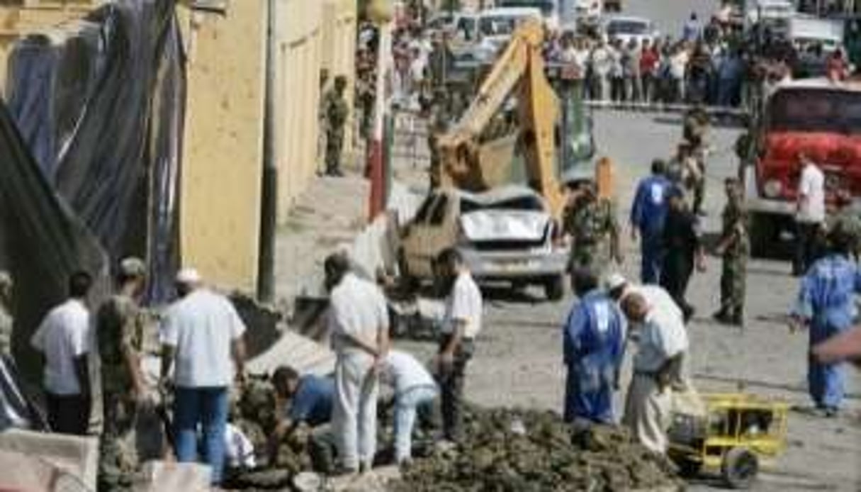 La scène d’un attentat à Bouira, le 20 août 2008. © AFP