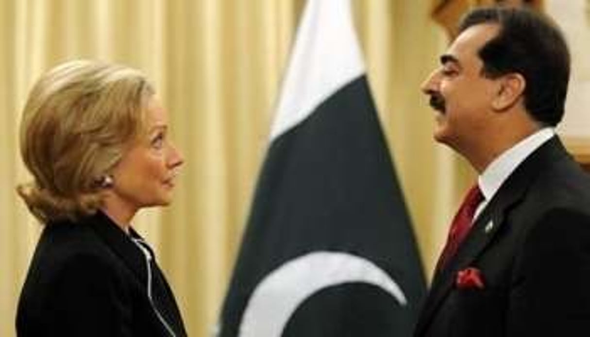 Hillary Clinton et le Premier ministre pakistanais Yousuf Raza Gilani. © AFP