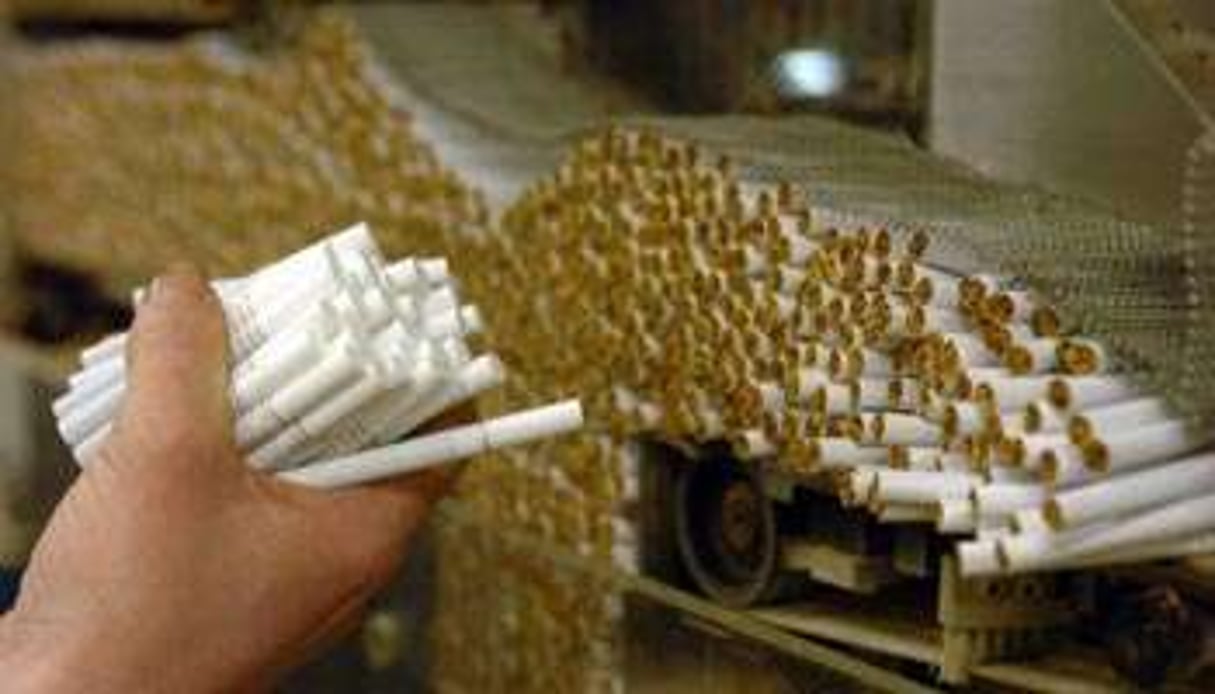 Une fabrique de cigarette. © AFP