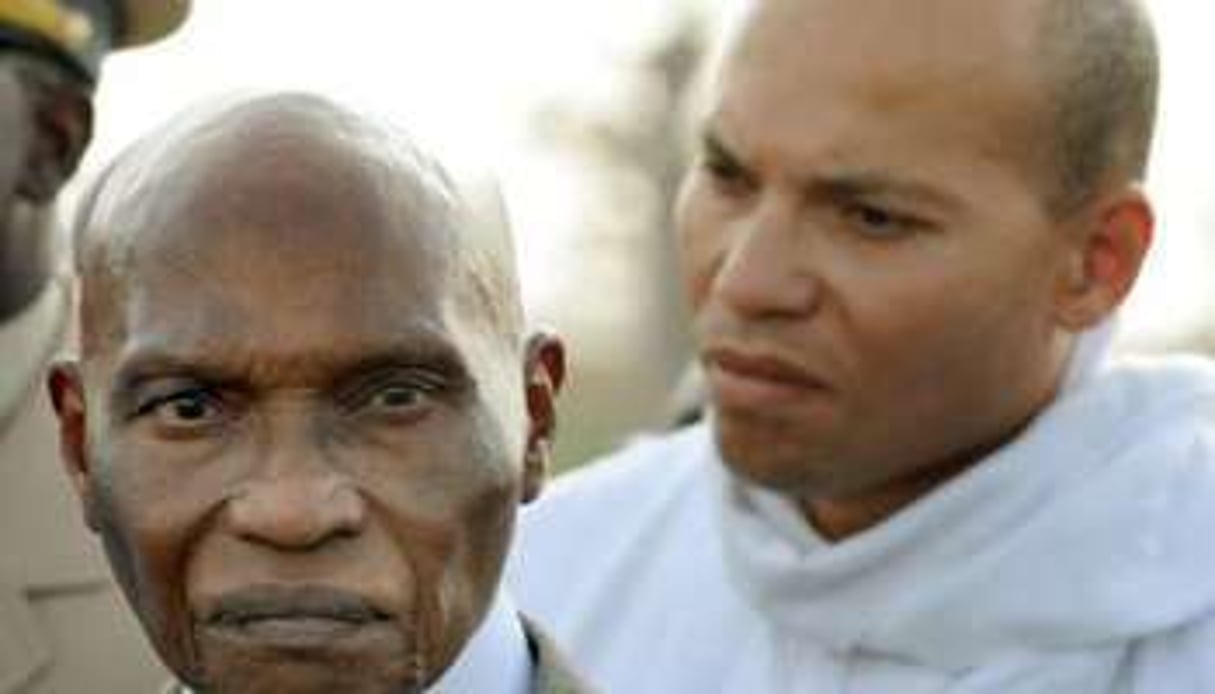 Abdoulaye Wade a longtemps été soupçonné de vouloir imposer son fils Karim comme successeur. © AFP