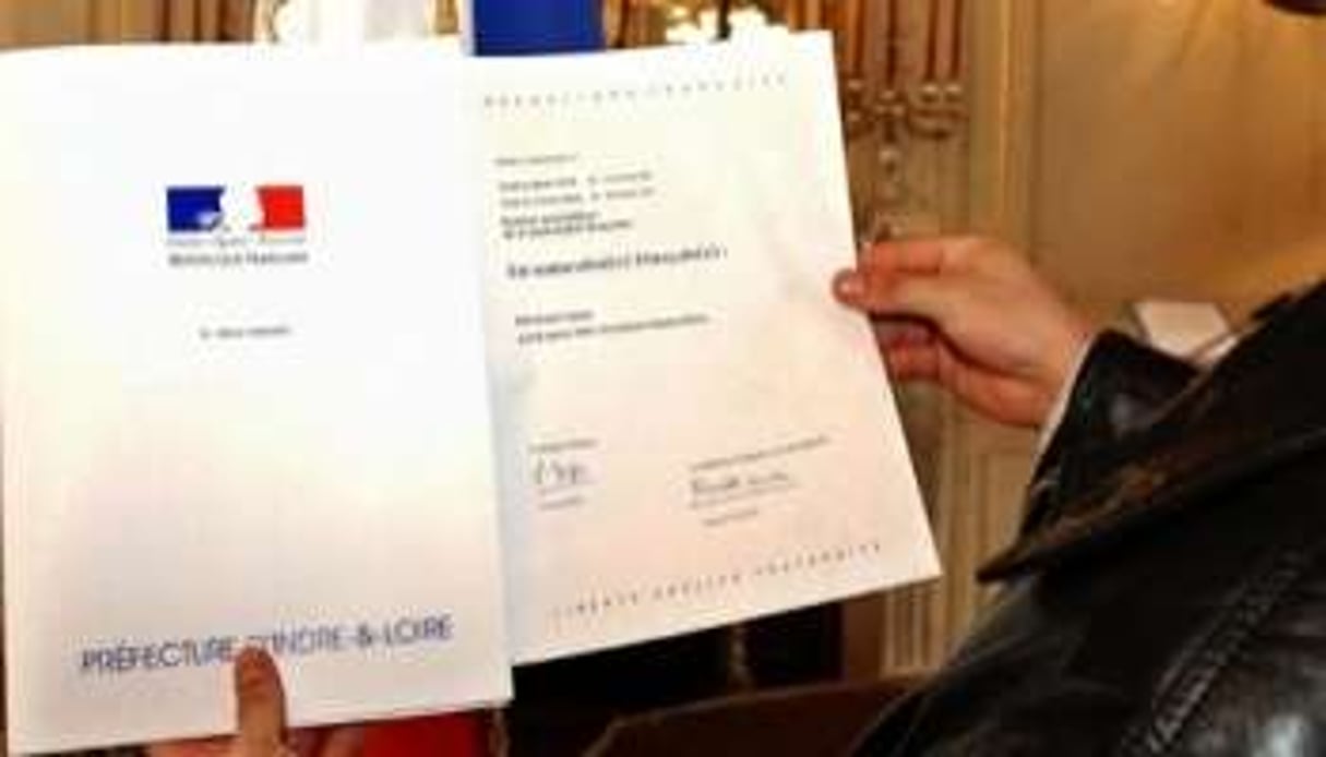 Documents de naturalisation française en 2010. © AFP