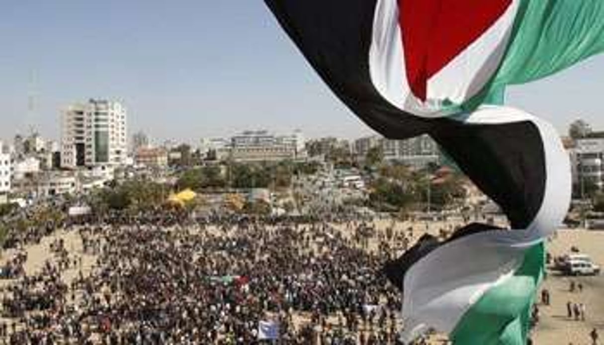 Des Palestiniens réclamaient l’unité entre le Hamas et le Fatah, le 15 mars à Gaza. © AFP