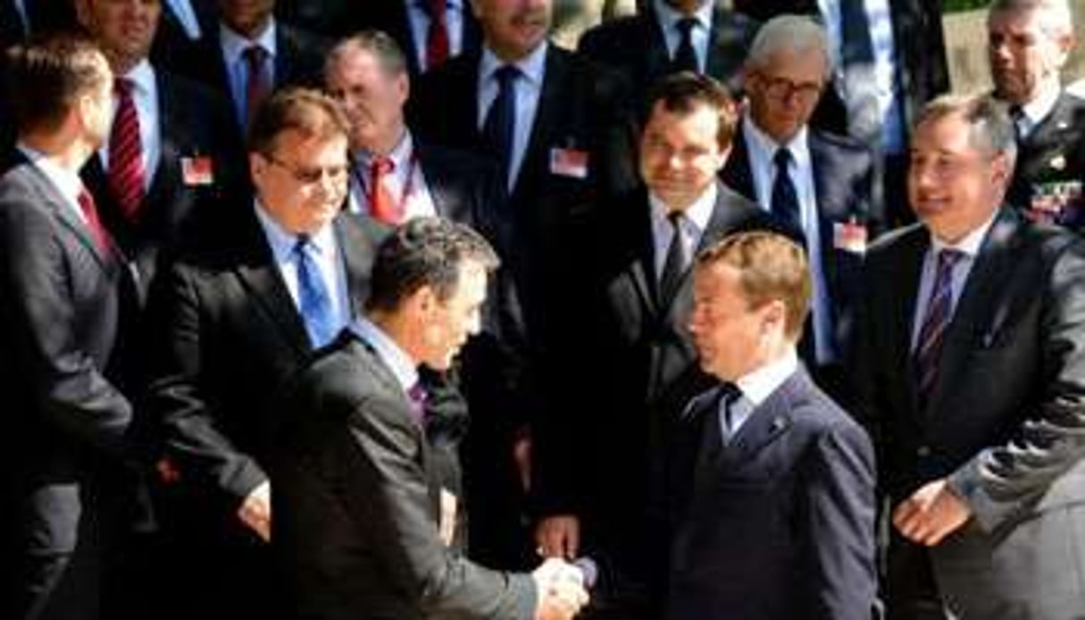 Dmitri Medvedev et Anders Fogh Rasmussen à Sotchi, le 4 juillet 2011. © AFP