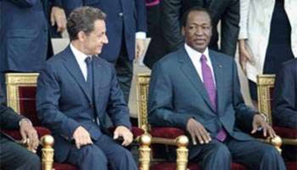 Nicolas Sarkozy et Blaise Compaoré, au défilé du 14 juillet 2010, à Paris. © AFP