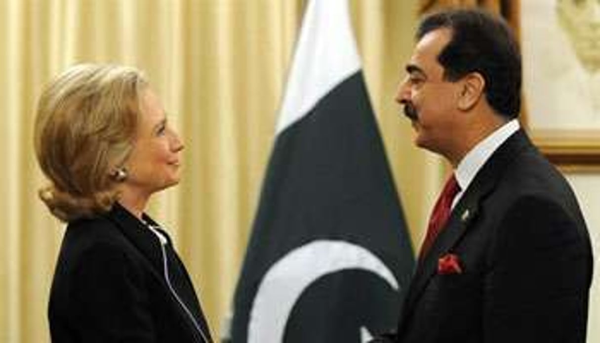 Le Premier ministre pakistanais, Yousuf Raza Gilani, et la Secrétaire d’État US, Hillary Clinton. © Aamir Qureshi/AFP