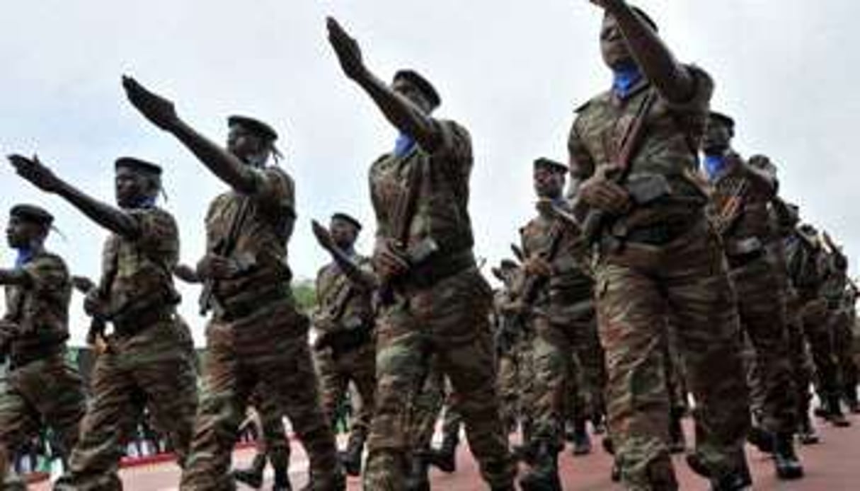 La nouvelle armée ivoirienne défile à Abidjan, le 7 août 2011. © AFP