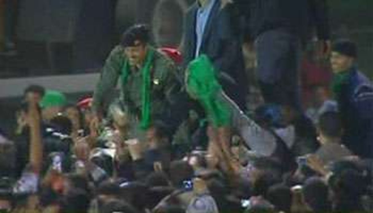 Le fils de Mouammar Kaddafi apparaît dans une vidéo filmée hier, selon la télévision libyenne. © Télévision libyenne/AFP
