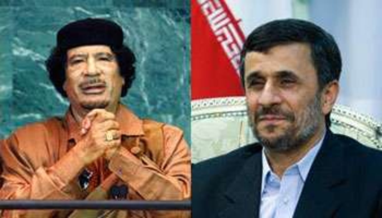 Mouammar Kaddafi (G) et Mahmoud Ahmadinejad (D). © Reuters