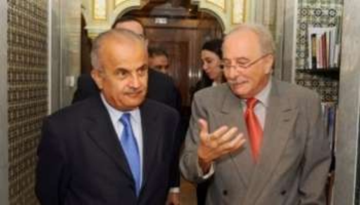 Abdel Ilah Khatib et Mouldi Kefi (ministre tunisien des AE), le 16 août 2011 à Tunis. © AFP