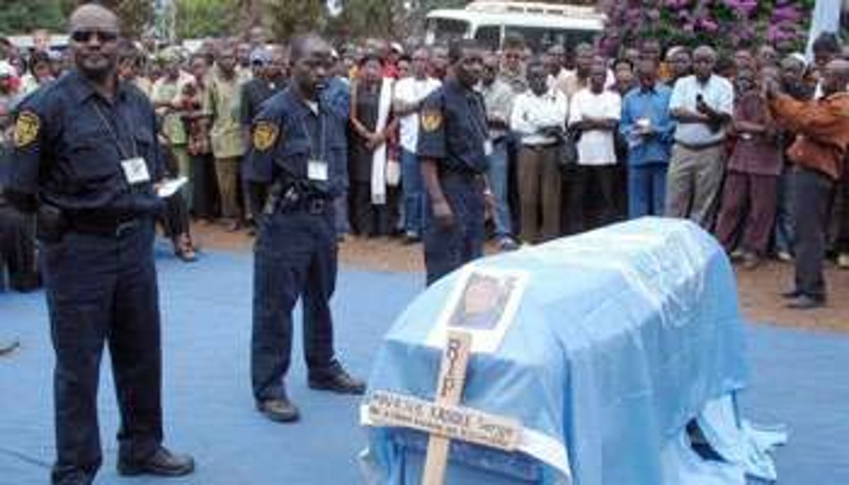 Les obsèques du journaliste radio Serge Maheshe, tué par balle, le 13 juin 2007 à Bukavu. © AFP