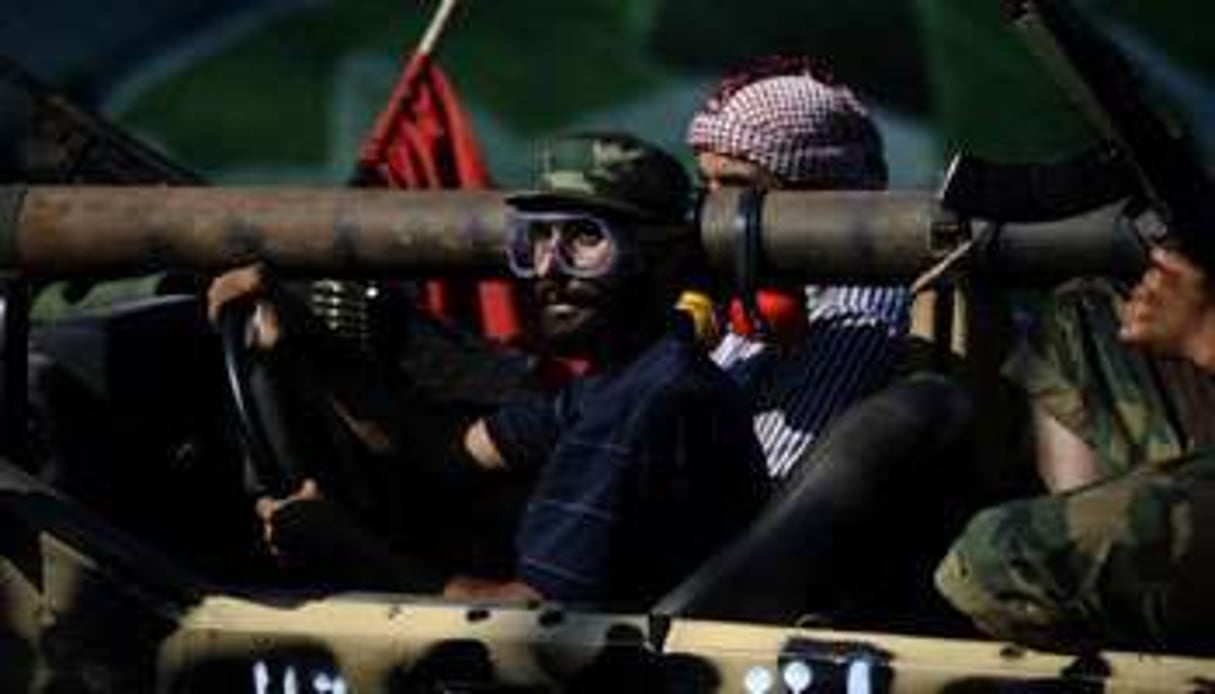 Des rebelles libyens lors de l’attaque du sud de Tripoli, le 25 août 2011. © Filippo Monteforte/AFP