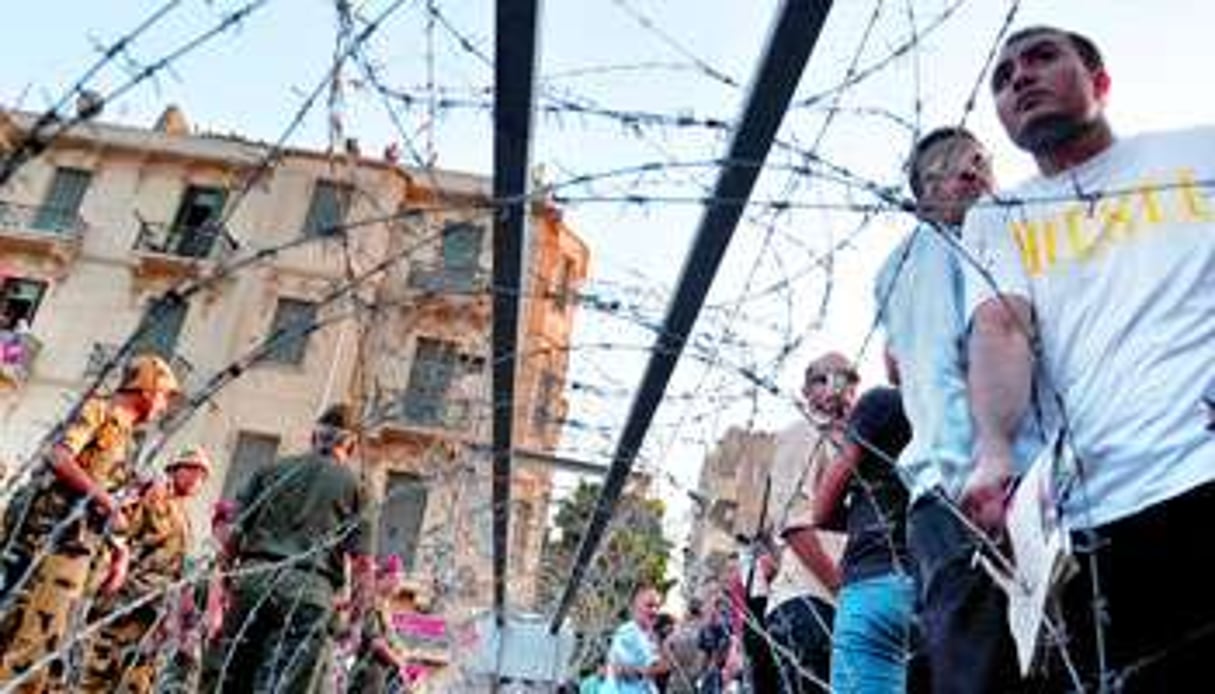 L’armée et les jeunes activistes sont désormais à couteaux tirés. © AFP