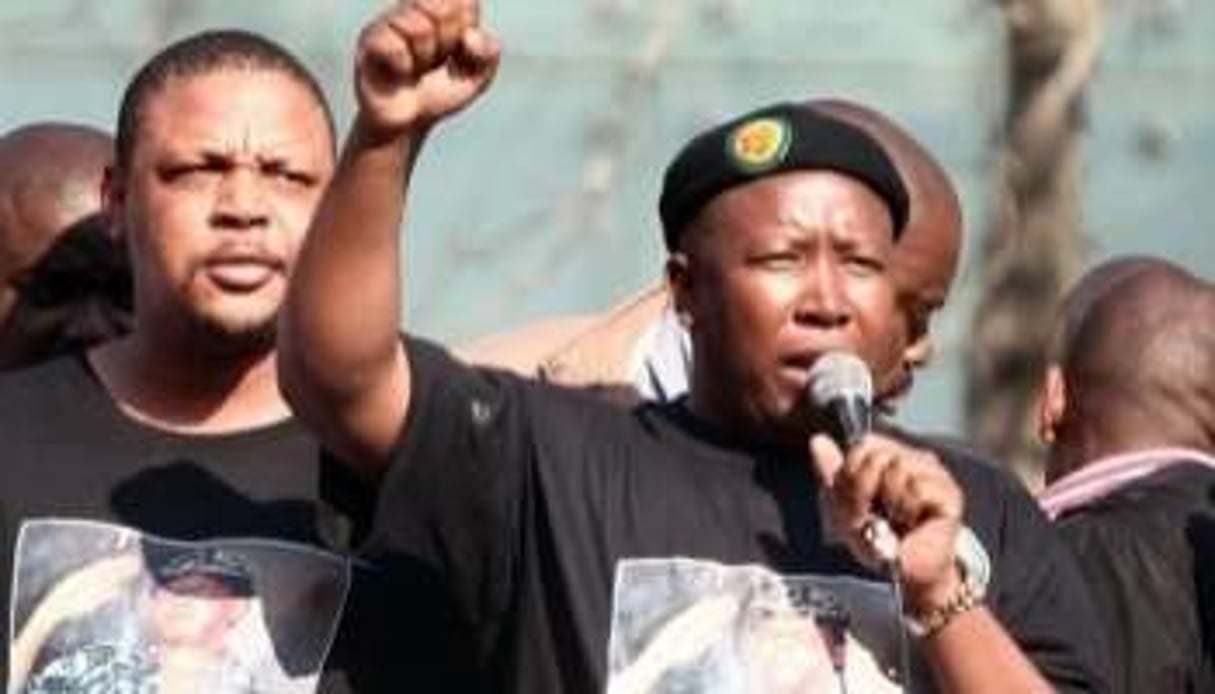 Leader de la ligue de jeunesse de l’ANC, Julius Malema s’adresse à la foule le 30 août 2011. © AFP