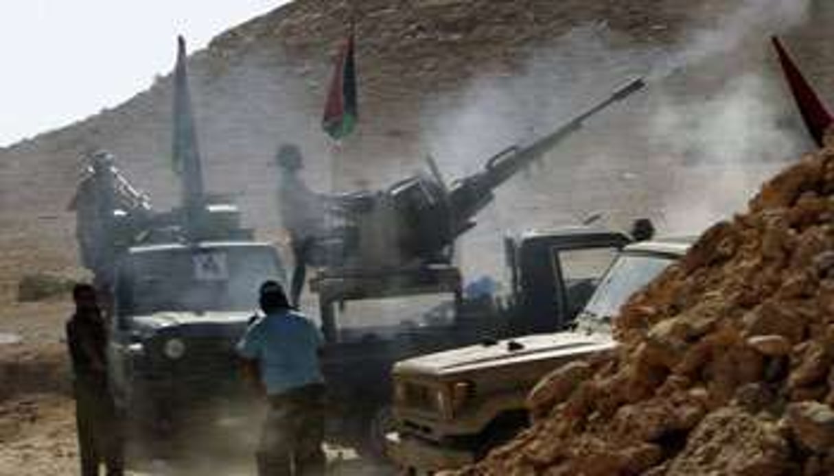 Des combattants libyens, le 11 septembre 2011 à Wadi Dinar, près de Bani Walid. © Joseph Eid/AFP