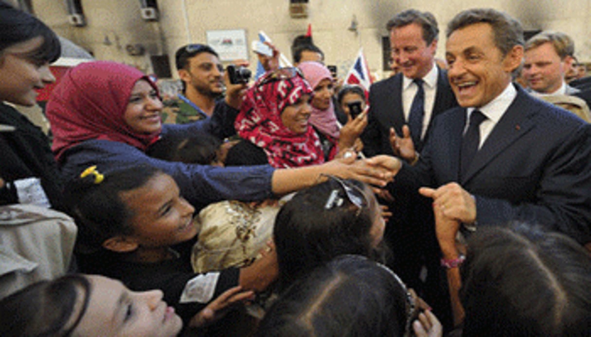 Sarkozy et Cameron en visite en Libye le 15 septembre. © Reuters/Philippe Wojazer