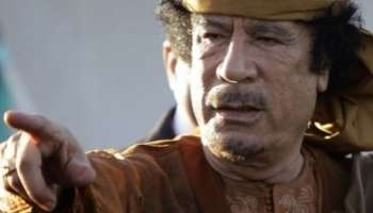 Mouammar Kaddafi pourrait se cacher dans le désert libyen avec les Touarègs d’après le CNT. © AFP