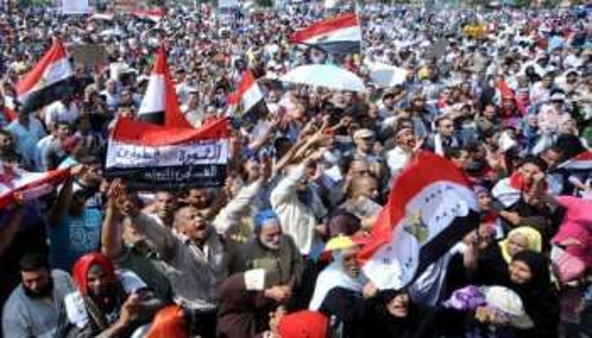 Des Egyptiens manifestent contre l’armée au Caire, le 30 septembre 2011. © AFP