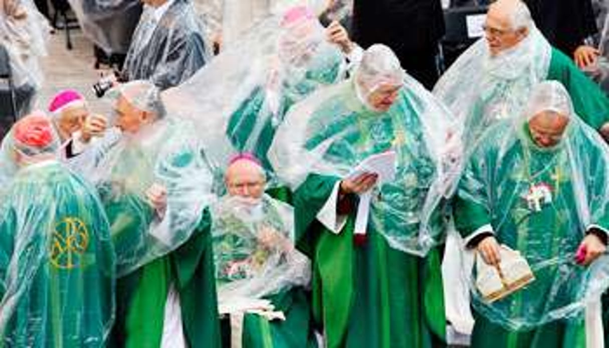 Cardinaux et évêques attendent l’arrivée de Benoît XVI, le 22 septembre à Berlin. © Max Rossi/Reuters