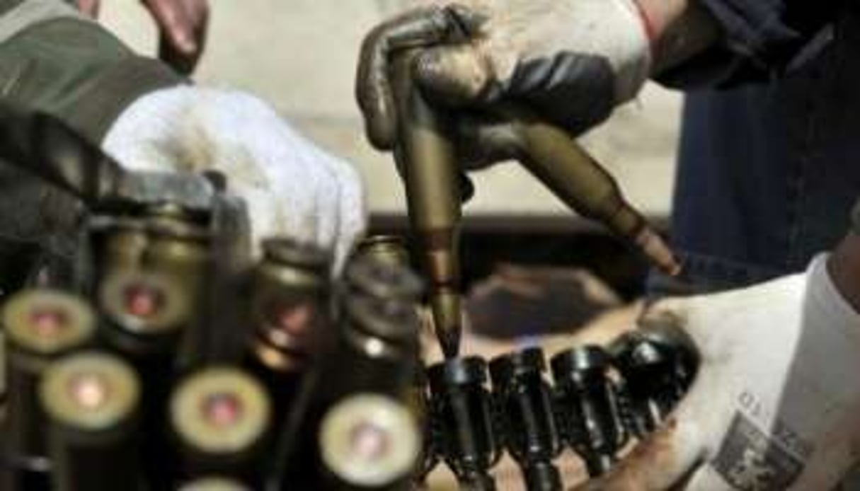 Le Cemoc a lancé des mandats d’arrêts contre 24 trafiquants d’armes. © AFP