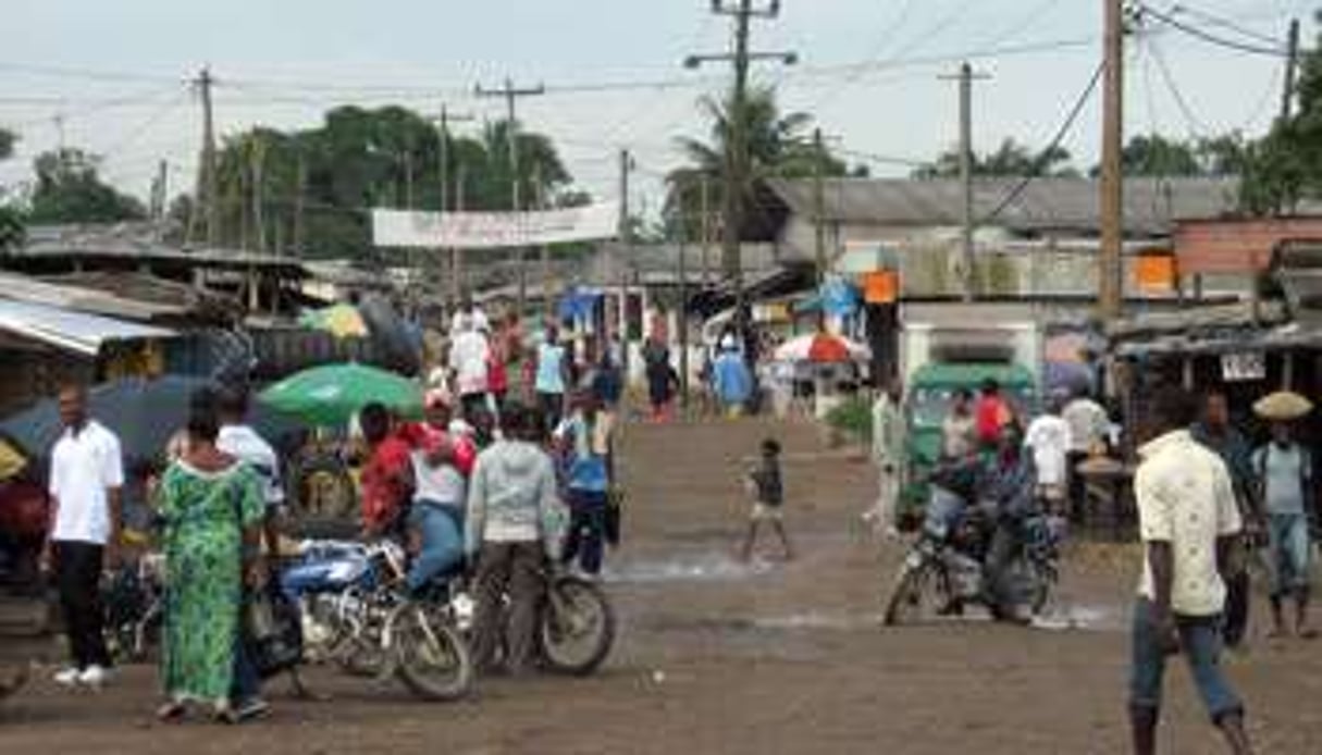 La plus grande ville camerounaise est en pleine déprime. © AFP