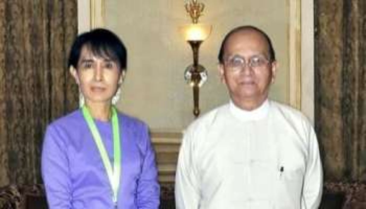 Le général Thei Sein reçoit Aung San Suu Kyi au palais présidentiel, à Naypyidaw, le 19 août. © Reuters