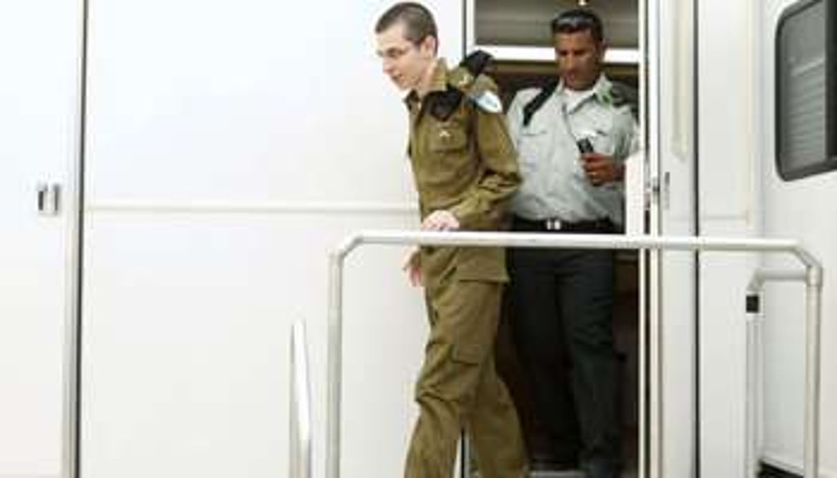 Gilad Shalit, après sa libération, à Kerem Shalom le 18 octobre. © Reuters